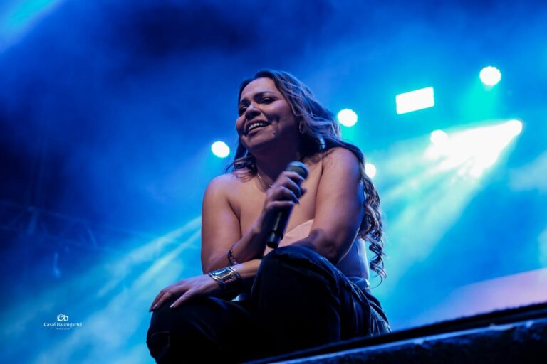Priscila Meireles começa 2026 com show emocionante e casa cheia em Florianópolis
