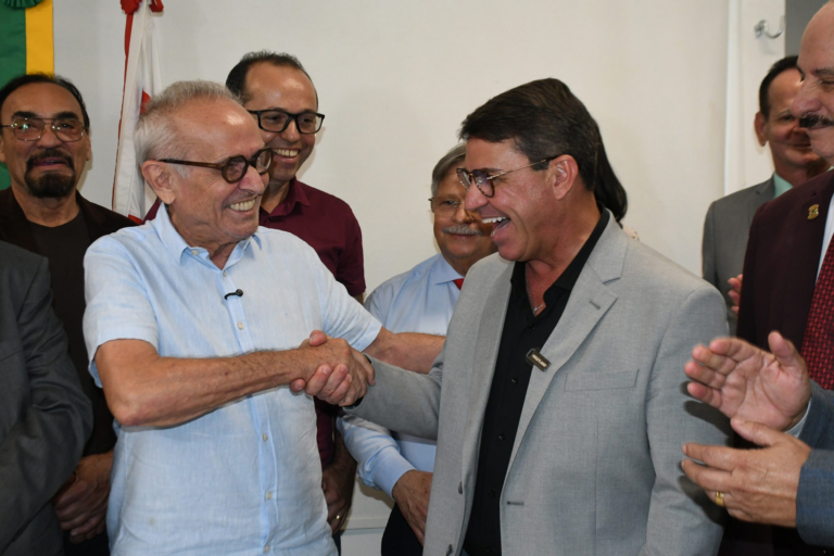Cícero Lucena deixa João Pessoa e Dinho Dowsley assume prefeitura enquanto ele viaja para a Europa.