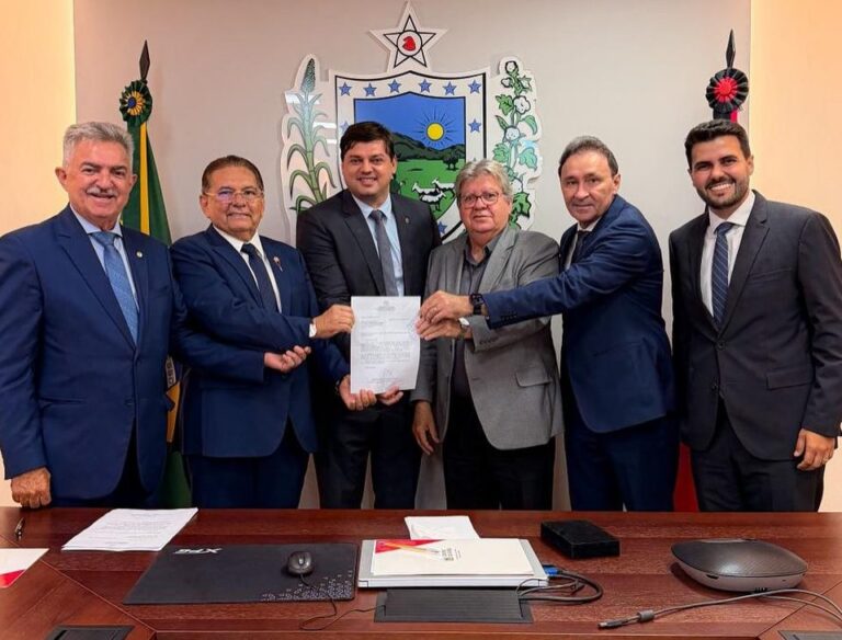 João Azevedo nomeia Deusdete Queiroga e Taciano Diniz para o Tribunal de Contas do Estado