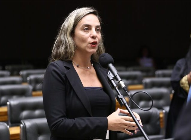 Parlamento autoriza uso imediato de tornozeleira eletrônica para agressores de mulheres em situação de vulnerabilidade.
