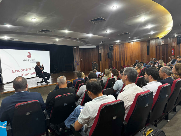 Gestores municipais debatem legalidade da aplicação da CFEM e nova norma do TCE-MG em encontro técnico da AMIG Brasil