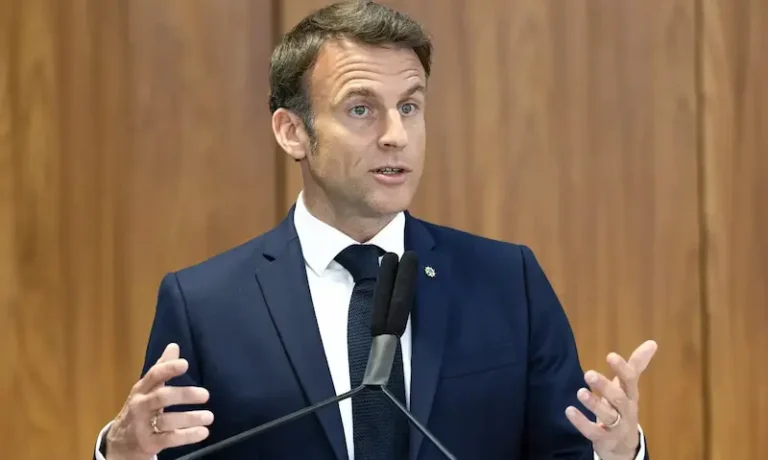 Macron comemora a paz entre Irã e EUA, destacando sua importância e sugerindo a participação do Líbano nas negociações.
