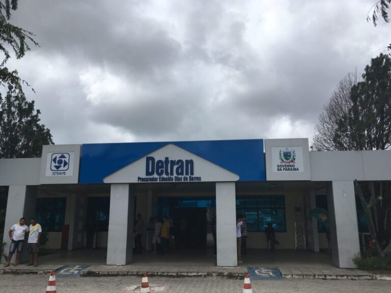 Detran-PB interrompe atendimento devido às fortes chuvas na capital paraibana