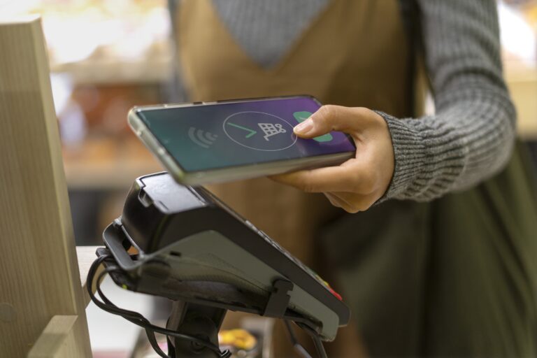 Ponto de venda ganha protagonismo em 2026 com tecnologia e experiências personalizadas