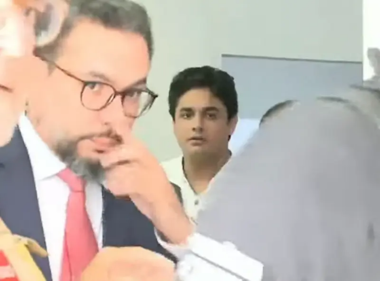 Cantor João Lima é libertado após revogação de prisão cautelar por tentativa de feminicídio e mais cinco acusações na Paraíba
