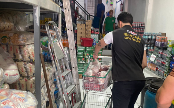 Supermercado em João Pessoa é multado por comercializar carne fora da validade