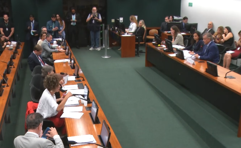 Câmara debate em tempo real proposta para baixar a maioridade penal a 16 anos na CCJ