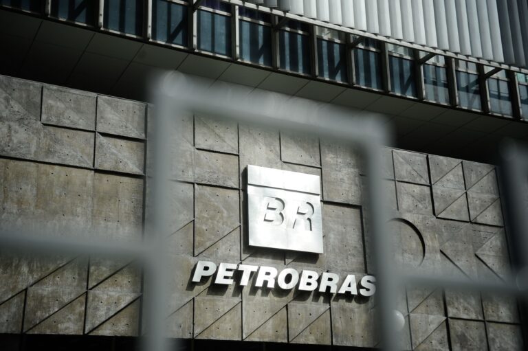 Petrobras anuncia redução no preço do diesel a partir desta segunda-feira