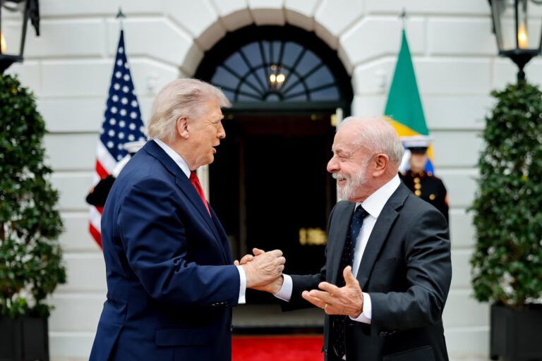 Lula e Trump trocam saudações em encontro social no G7