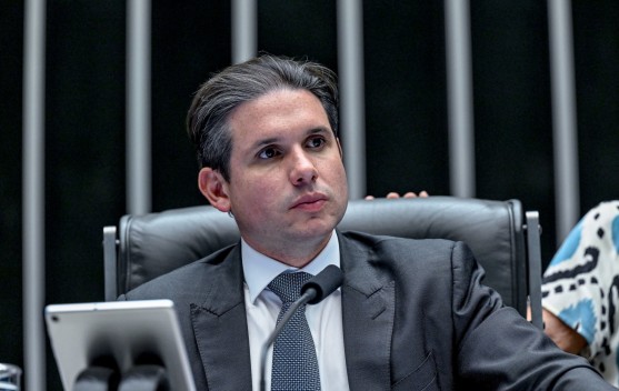 Deputado é punido pelo Conselho de Ética após ofensas a Hugo Motta