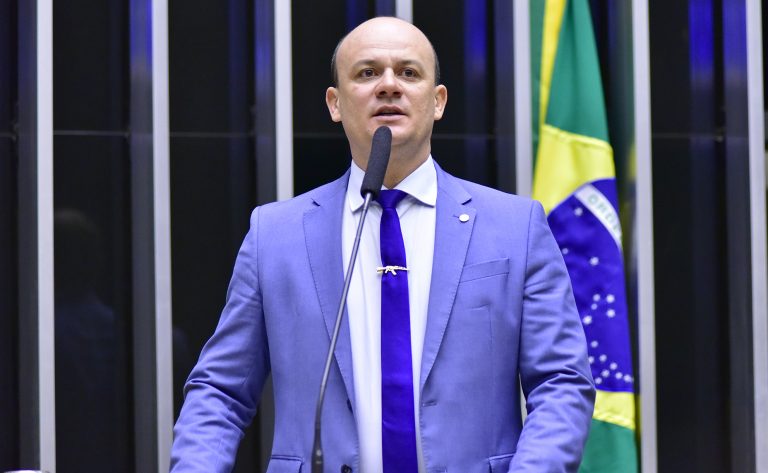 Cabo Gilberto ataca Moraes por proibir visitas de Flávio ao pai: “um ataque à democracia