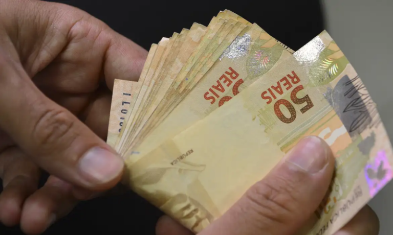 Estado anuncia cronograma de salários para servidores no mês de julho