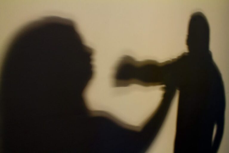 INSS anuncia liberação de pensão para filhos de vítimas de feminicídio até o final de julho