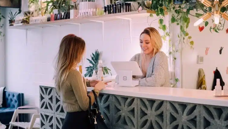 87% das mulheres jamais voltam a comprar de marcas que falham no atendimento: o fim da segunda chance?
